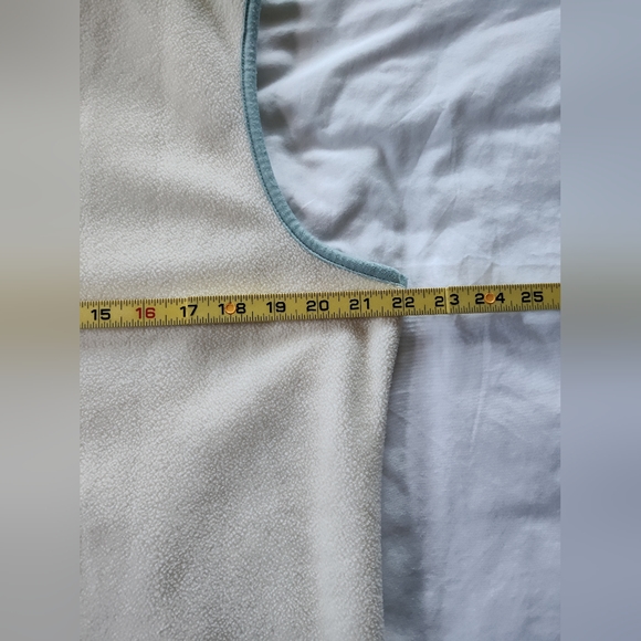 CASUAL CORNER Ladies Fleece Vest Size Large with front Pockets. - Picture 5 of 6
